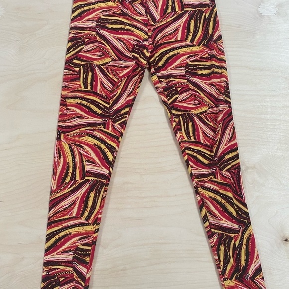 Lularoe Leggings Tall& Curvy (CY) - Picture 1 of 6
